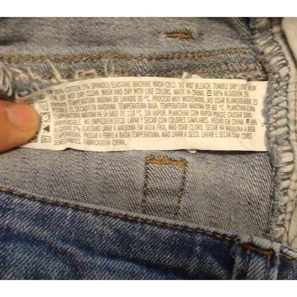 Forever 21 cropped freyed hem size 26 cropped jeans - Picture 9 of 9